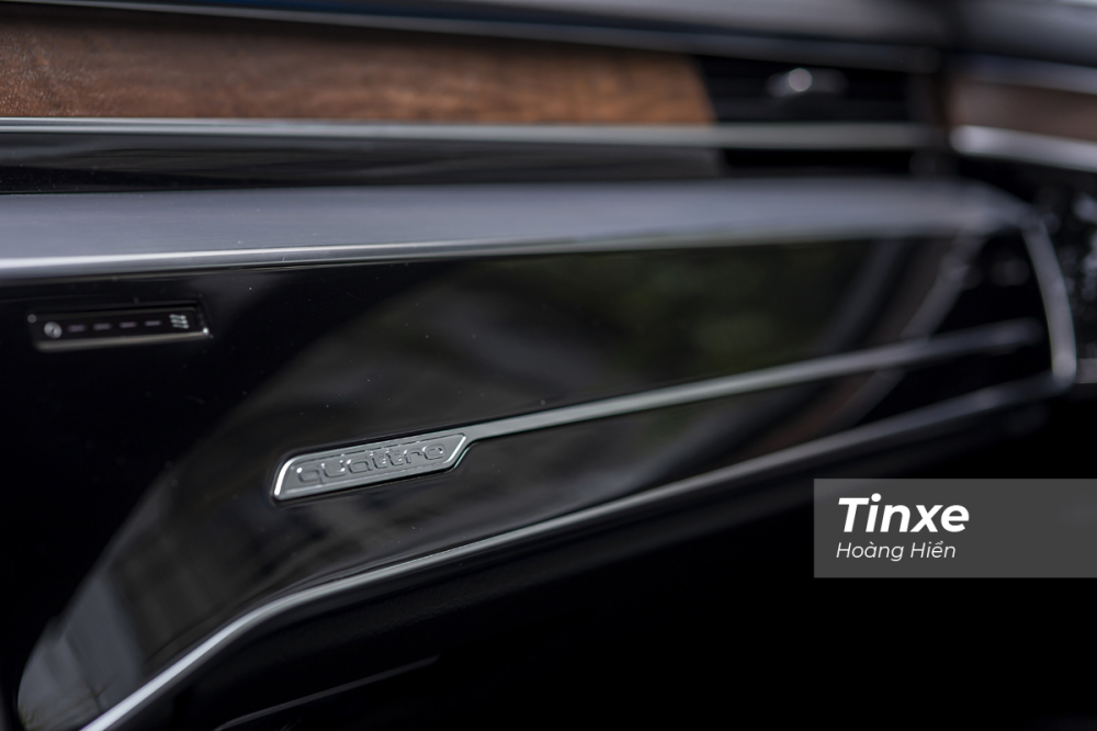 Hệ dẫn động bốn bánh Quattro vẫn là một yếu tố mang lại cảm giác lái tốt cho Audi A8L.