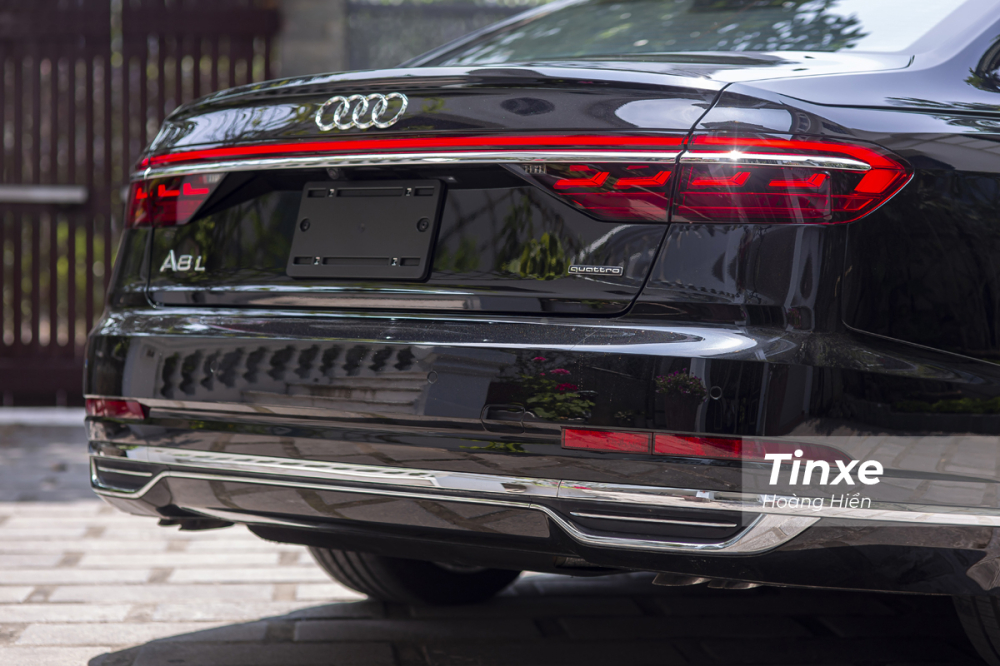 Ở thế hệ thứ 4, phần đuôi xe của Audi A8L được đánh giá cao hơn hẳn so với trước đây.