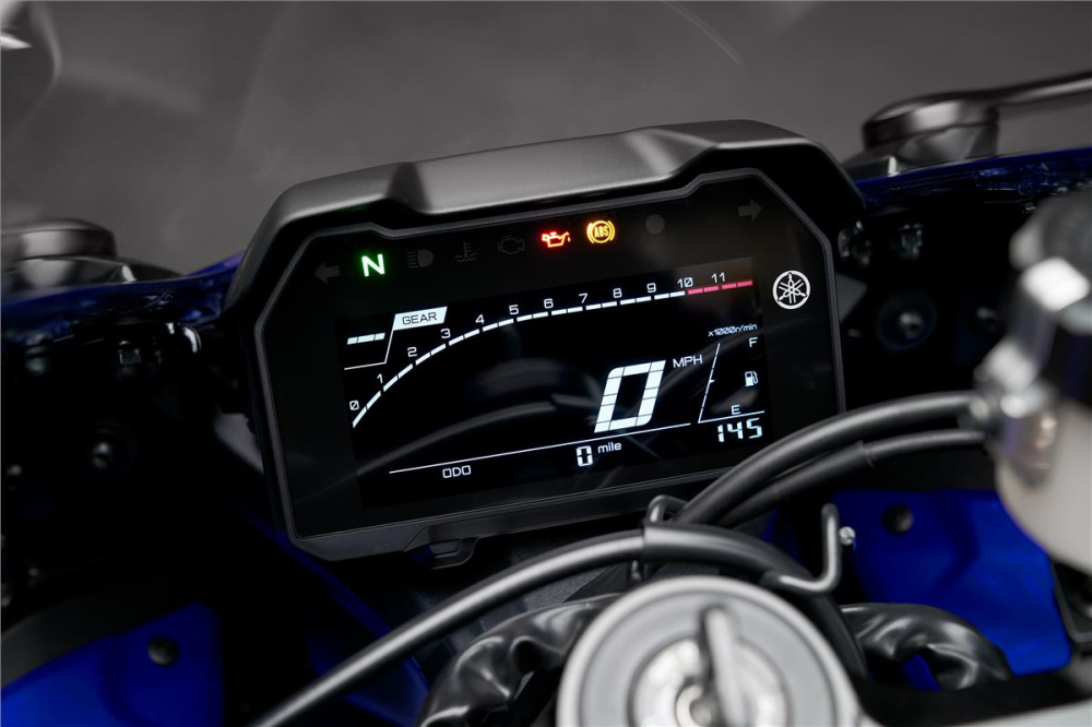 Màn hình LCD đơn giản trên Yamaha R7 2021 Màn hình LCD đơn giản trên Yamaha R7 2021