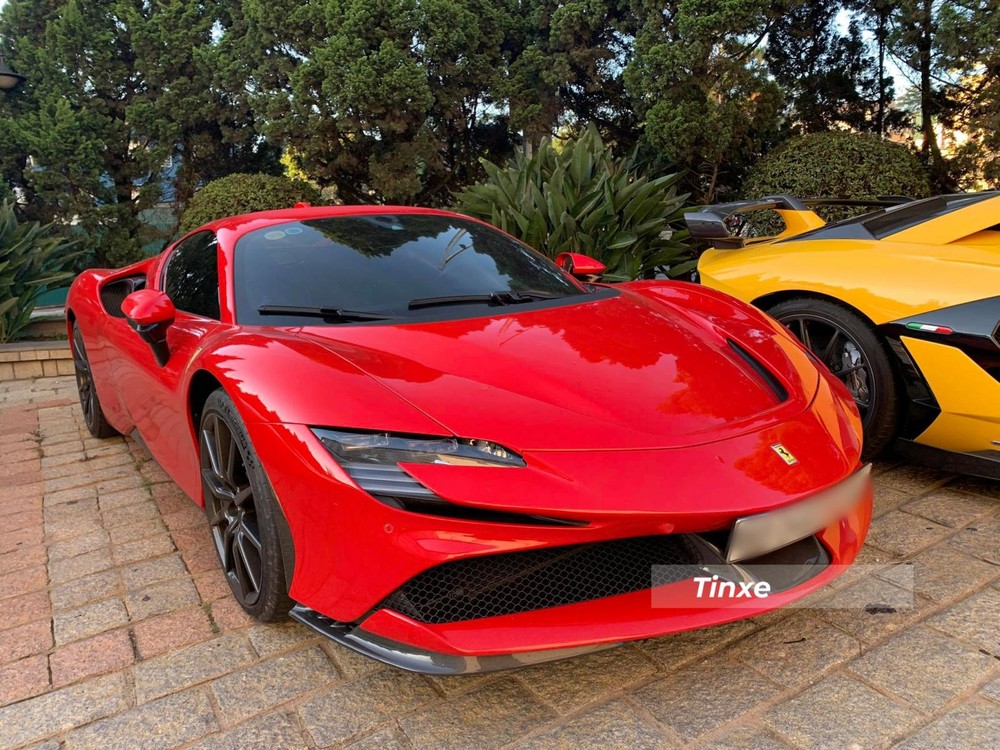 Siêu xe Ferrari SF90 Stradale của người chơi lan đột biến Siêu xe Ferrari SF90 Stradale của người chơi lan đột biến