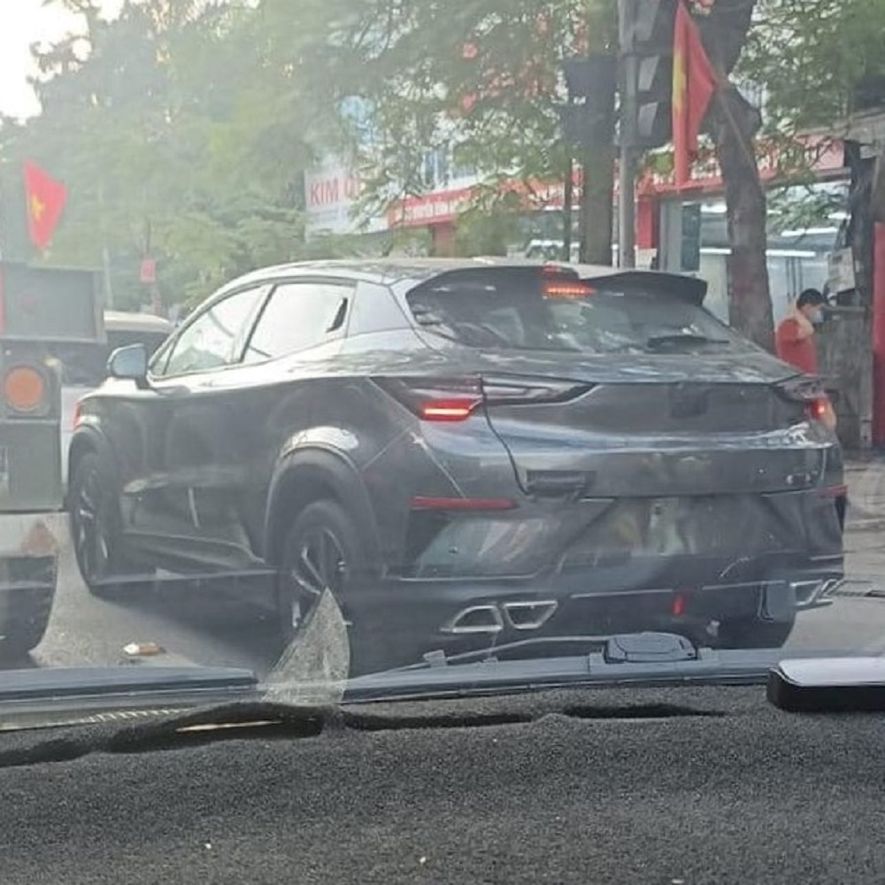 Hệ thống ống xả có thiết kế độc đáo và cụm đèn hậu là 2 chi tiết khiến người dùng nhận ra đấy chính là Changan Uni-T. Hệ thống ống xả có thiết kế độc đáo và cụm đèn hậu là 2 chi tiết khiến người dùng nhận ra đấy chính là Changan Uni-T.