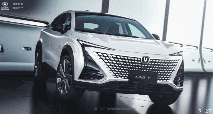 Changan Uni-T được định vị ở phân khúc crossover cỡ C với kích thước tổng thể (D x R x C) là 4.515 x 1.870 x 1.565 mm. Changan Uni-T được định vị ở phân khúc crossover cỡ C với kích thước tổng thể (D x R x C) là 4.515 x 1.870 x 1.565 mm.