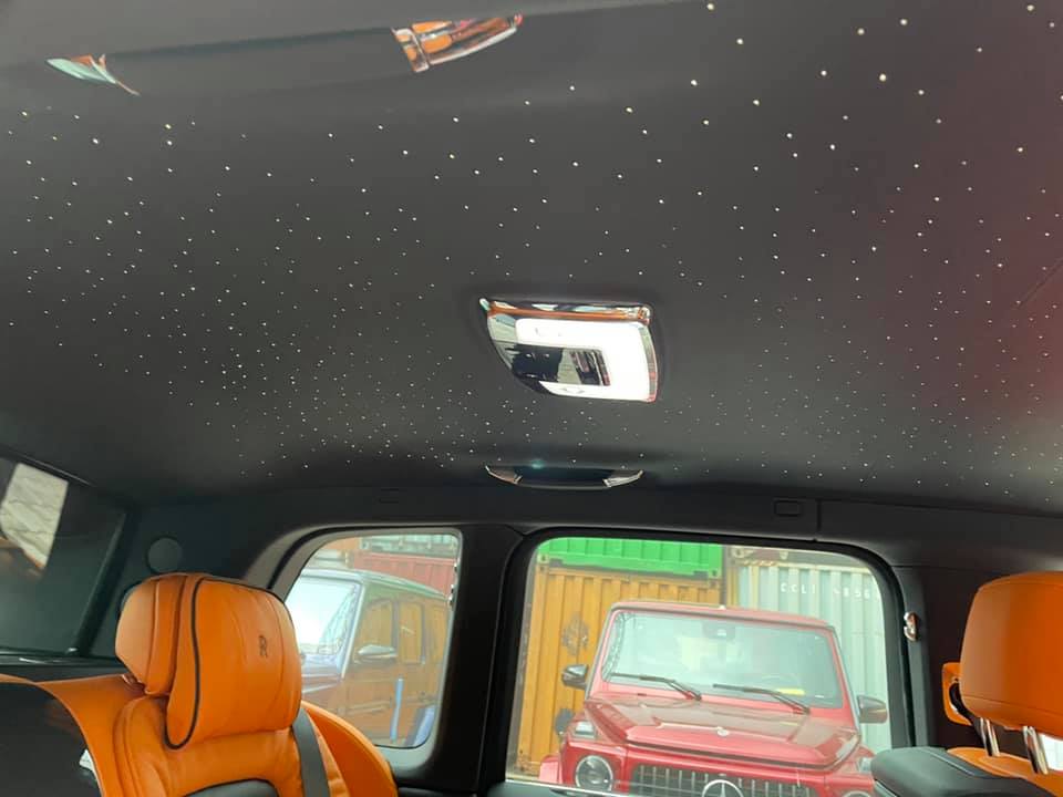 Bầu trời đầy sao của Rolls-Royce Cullinan Black Badge