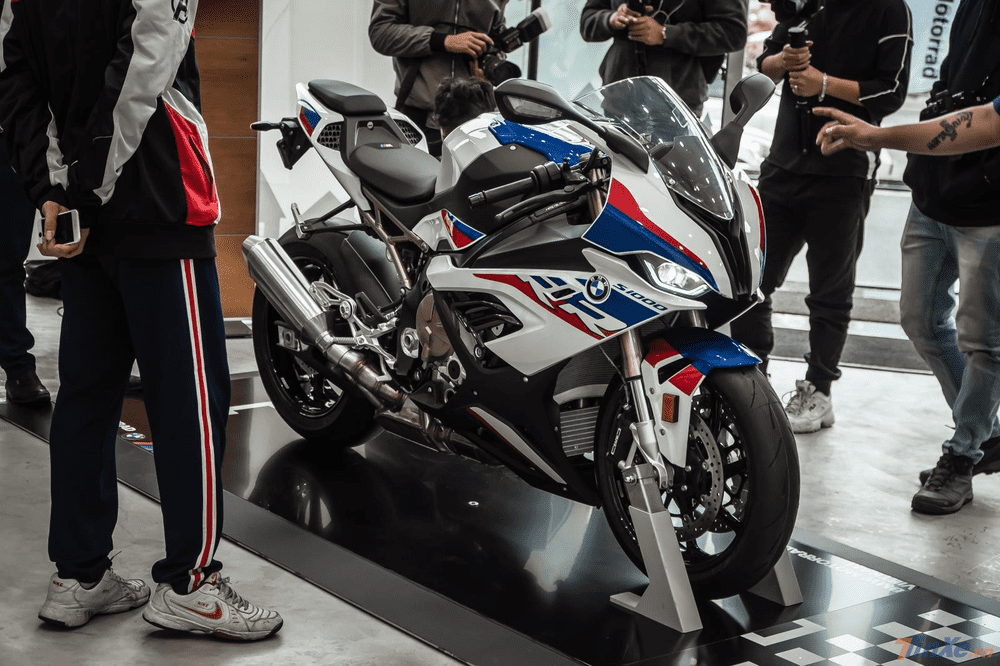 Giá xe mô tô BMW Motorrad và ưu đãi mới nhất 2023 - Tinxe