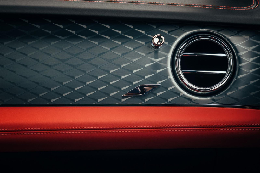 Ốp mặt táp-lô dành riêng cho Bentley Bentayga S 2022