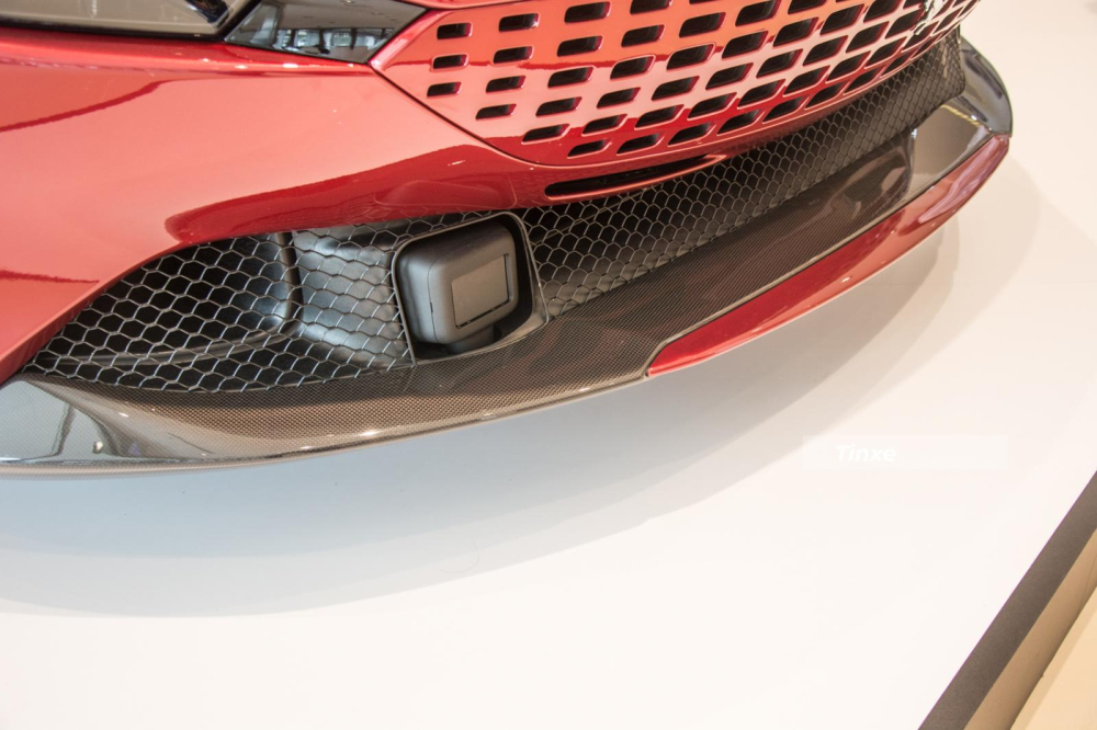 Chiếc siêu xe Ferrari Roma này có trang bị thêm cánh gió trước carbon Chiếc siêu xe Ferrari Roma này có trang bị thêm cánh gió trước carbon