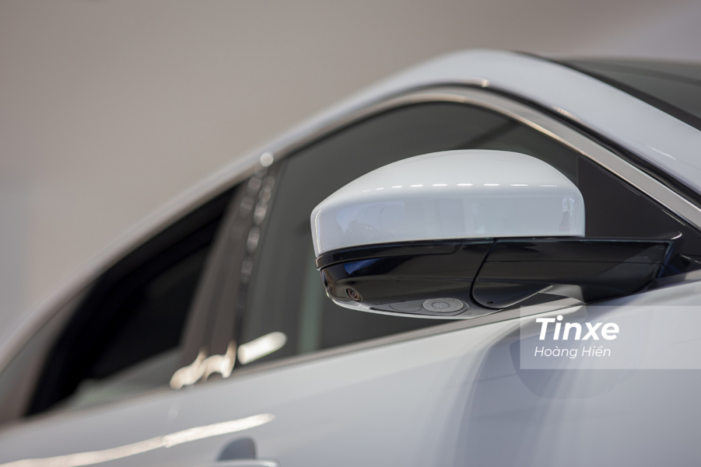Gương chiếu hậu tích hợp camera 360 độ và cảnh báo điểm mù.