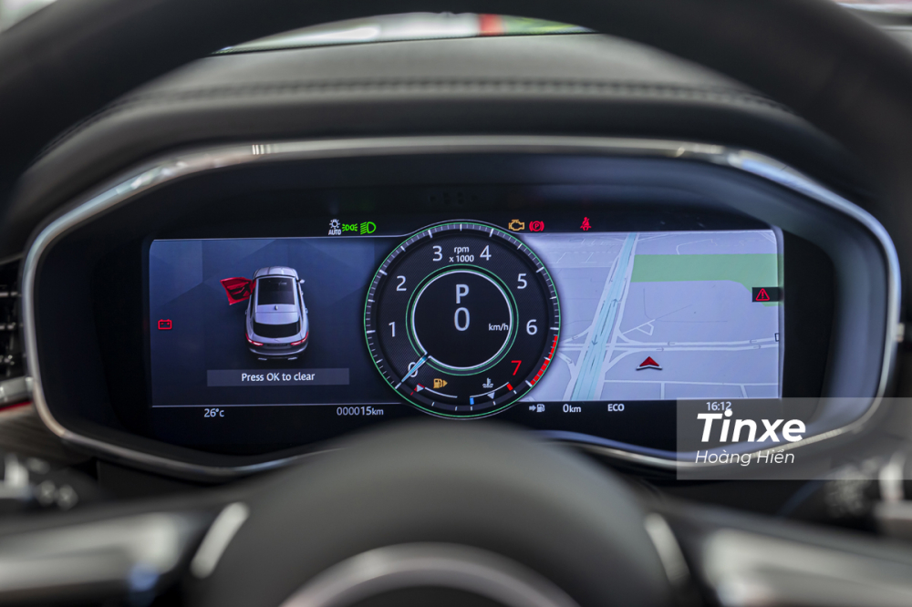 Màn hình kỹ thuật số hiển thị đa thông tin phía sau vô-lăng