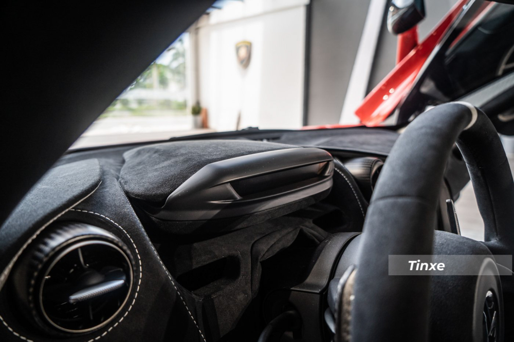 Tiếp đến là việc mô-men xoắn cực đại của siêu xe McLaren 765LT đã là 800 Nm, tăng 30 Nm so với siêu xe McLaren 720S đang giữ nhiều danh hiệu ở các cuộc đua drag 400m hay 800m. Tiếp đến là việc mô-men xoắn cực đại của siêu xe McLaren 765LT đã là 800 Nm, tăng 30 Nm so với siêu xe McLaren 720S đang giữ nhiều danh hiệu ở các cuộc đua drag 400m hay 800m.