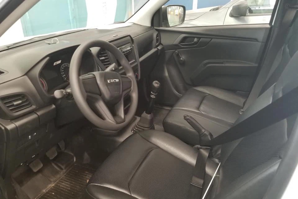 Nội thất của Isuzu D-Max 2021 bản cabin đơn. Nội thất của Isuzu D-Max 2021 bản cabin đơn.