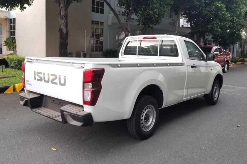 Thiết kế của Isuzu D-Max 2021 bản cabin đơn vẫn giống những bản cabin đôi bình thường. Thiết kế của Isuzu D-Max 2021 bản cabin đơn vẫn giống những bản cabin đôi bình thường.