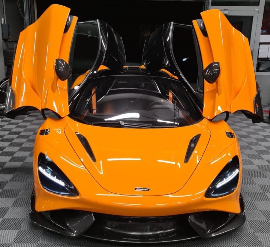 Siêu xe giới hạn McLaren 765LT lúc còn ở nước ngoài Siêu xe giới hạn McLaren 765LT lúc còn ở nước ngoài