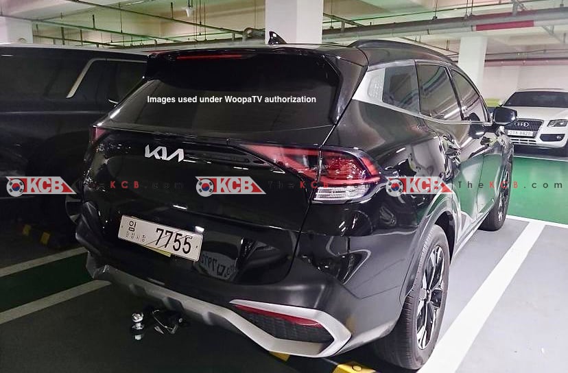 Kia Sportage X-Line 2022 nhìn từ phía sau Kia Sportage X-Line 2022 nhìn từ phía sau