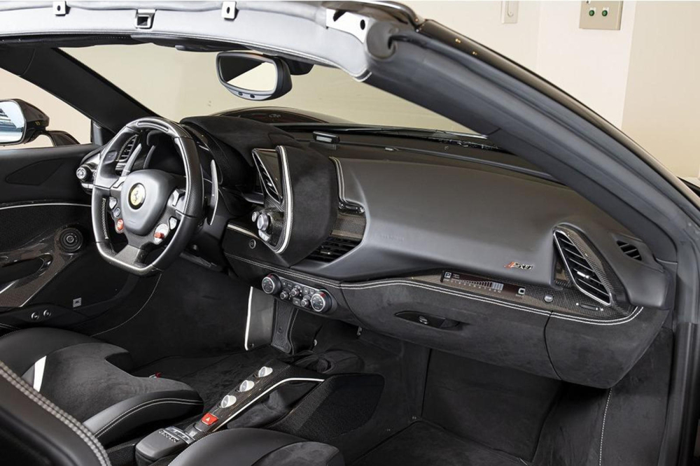 Nội thất của Ferrari J50 Nội thất của Ferrari J50