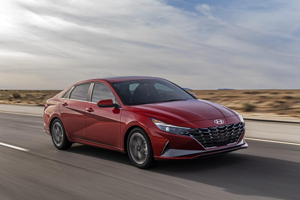 Ở thế hệ mới, Hyundai Elantra sở hữu thiết kế táo bạo và đi kèm nhiều trang bị hiện đại hơn. Ở thế hệ mới, Hyundai Elantra sở hữu thiết kế táo bạo và đi kèm nhiều trang bị hiện đại hơn.