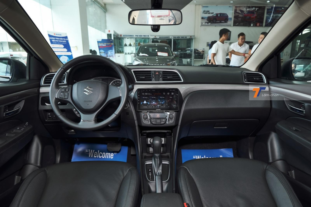 Các trang bị của Suzuki Ciaz vẫn tương đối cơ bản, chưa có điểm thực sự nổi bật hơn các đối thủ. Các trang bị của Suzuki Ciaz vẫn tương đối cơ bản, chưa có điểm thực sự nổi bật hơn các đối thủ.