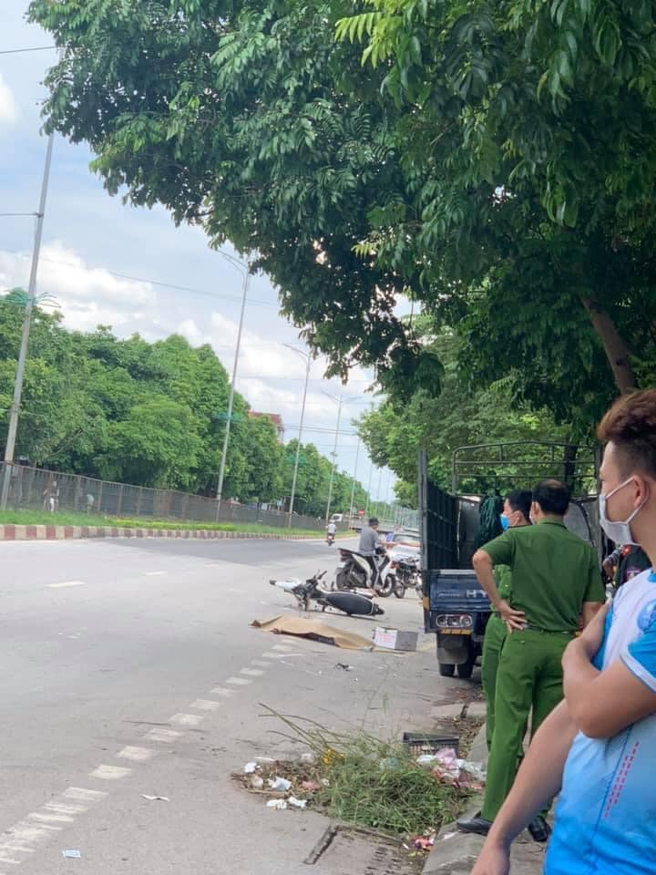 Lực lượng chức năng có mặt tại hiện trường vụ tai nạn Lực lượng chức năng có mặt tại hiện trường vụ tai nạn