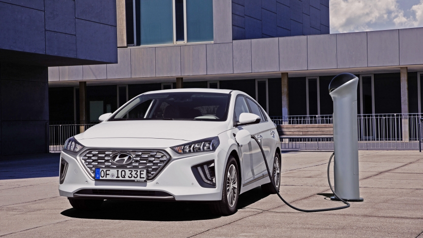 Chiếc xe plug-in hybrid Hyundai Ioniq Chiếc xe plug-in hybrid Hyundai Ioniq