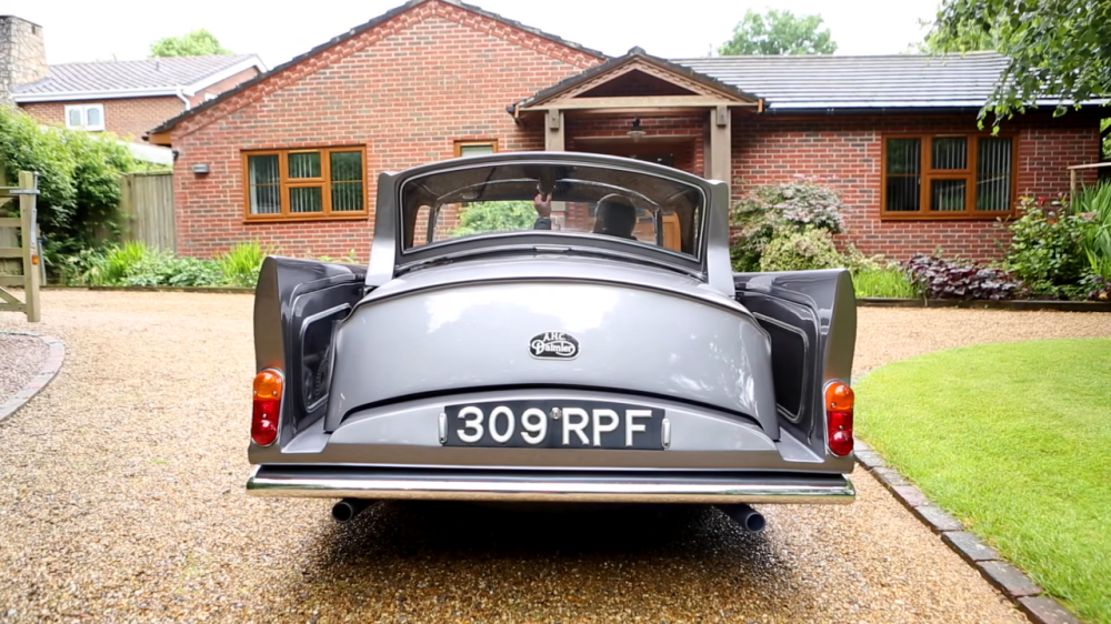 Phía đuôi của Daimler SP250 Phía đuôi của Daimler SP250