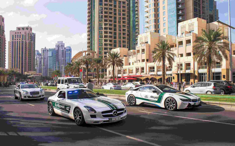 Những chiếc siêu xe ấn tượng khác trong dàn xe tuần tra của cảnh sát Dubai Những chiếc siêu xe ấn tượng khác trong dàn xe tuần tra của cảnh sát Dubai