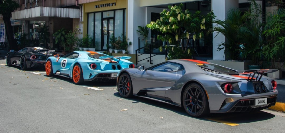 Ford GT phiên bản Heritage Edition với màu sơn Gulf đỗ chính giữa. Ảnh: Jworks Ford GT phiên bản Heritage Edition với màu sơn Gulf đỗ chính giữa. Ảnh: Jworks