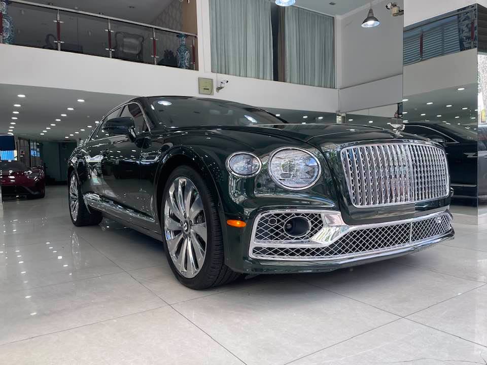Vẫn là Bentley Flying Spur First Edition về nước nhưng màu sơn phối nội thất có thể là hàng hiếm Vẫn là Bentley Flying Spur First Edition về nước nhưng màu sơn phối nội thất có thể là hàng hiếm