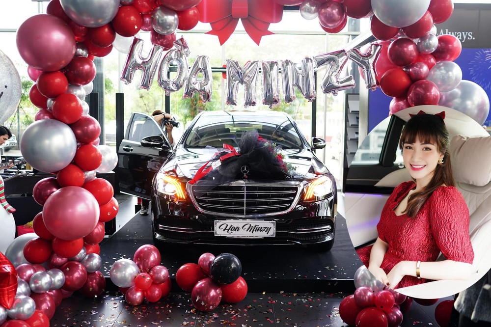 Chiếc Mercedes-Benz S450L Luxury của Hòa Minzy chọn mua có ngoại thất sơn màu đen Chiếc Mercedes-Benz S450L Luxury của Hòa Minzy chọn mua có ngoại thất sơn màu đen