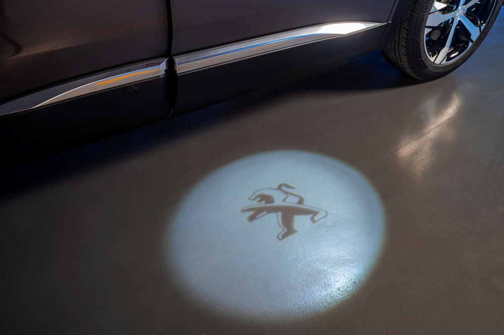 Đèn chào logo Peugeot 3008 2021 chỉ có trên Peugeot 3008 AL 2021. Đèn chào logo Peugeot 3008 2021 chỉ có trên Peugeot 3008 AL 2021.