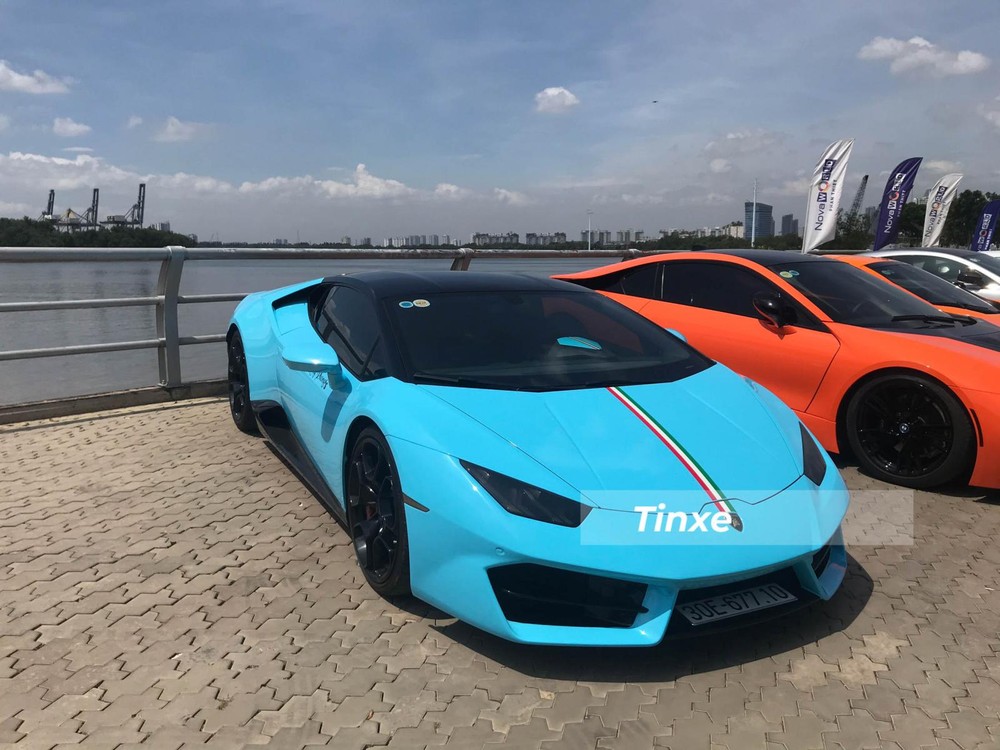 Xe được thay áo màu xanh Baby Blue Xe được thay áo màu xanh Baby Blue