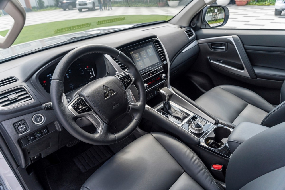 Tổng thể nội thất của Mitsubishi Pajero Sport. Tổng thể nội thất của Mitsubishi Pajero Sport.