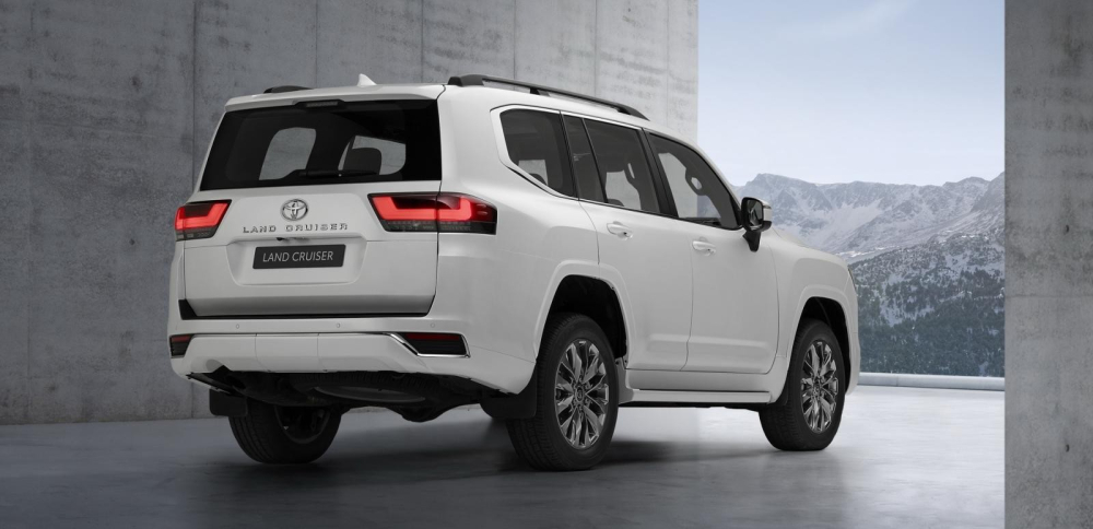 Hồi cuối tháng 4/2021 khi mở cọc, tư vấn cho hay Toyota Land Cruiser 2022 sẽ có nhiều trang bị hơn nhưng lại không chênh nhiều về giá bán so với đời cũ. Hồi cuối tháng 4/2021 khi mở cọc, tư vấn cho hay Toyota Land Cruiser 2022 sẽ có nhiều trang bị hơn nhưng lại không chênh nhiều về giá bán so với đời cũ.