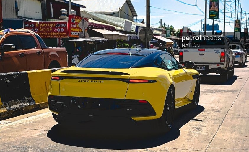 Aston Martin DBS Superleggera trên đường phố Campuchia Aston Martin DBS Superleggera trên đường phố Campuchia