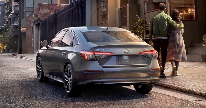 Thiết kế của Honda Civic 2022 chuyển đội từ thể thao sang hướng lịch lãm, kích thước tổng thể cũng tăng nhẹ so với đời cũ (D x R x C: 4.673 x 1.800 x 1.414 mm). Thiết kế của Honda Civic 2022 chuyển đội từ thể thao sang hướng lịch lãm, kích thước tổng thể cũng tăng nhẹ so với đời cũ (D x R x C: 4.673 x 1.800 x 1.414 mm).