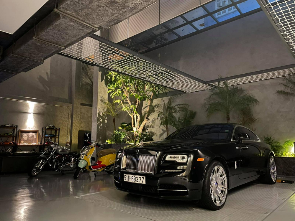 Rolls-Royce Wraith là mẫu xe siêu sang chuyên phục vụ các doanh nhân thích trải nghiệm cảm giác lái Rolls-Royce Wraith là mẫu xe siêu sang chuyên phục vụ các doanh nhân thích trải nghiệm cảm giác lái