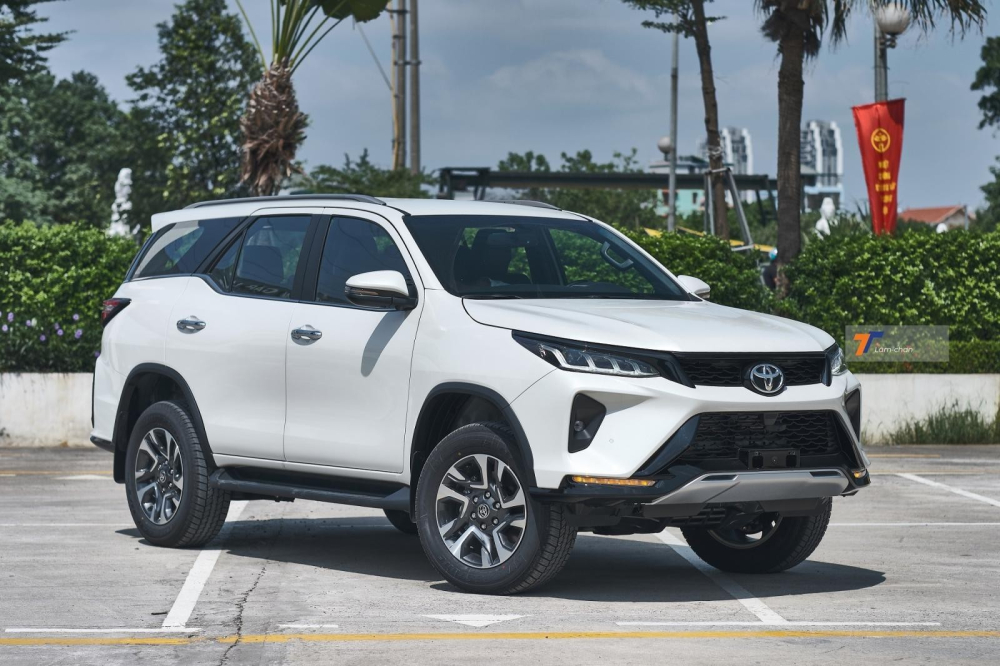Sau nhiều tháng bị Ford Everest “chèn ép”, cuối cùng Toyota Fortuner cũng vươn lên. Sau nhiều tháng bị Ford Everest “chèn ép”, cuối cùng Toyota Fortuner cũng vươn lên.