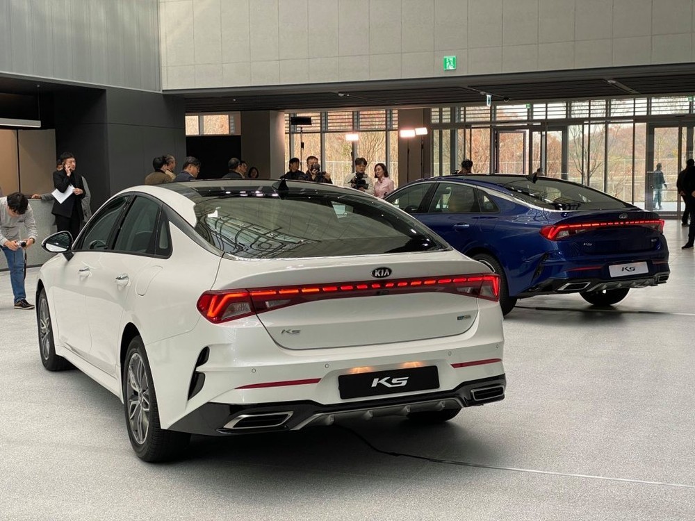 Thiết kế của Kia Optima mới hầm hố hơn nhiều so với thế hệ cũ.