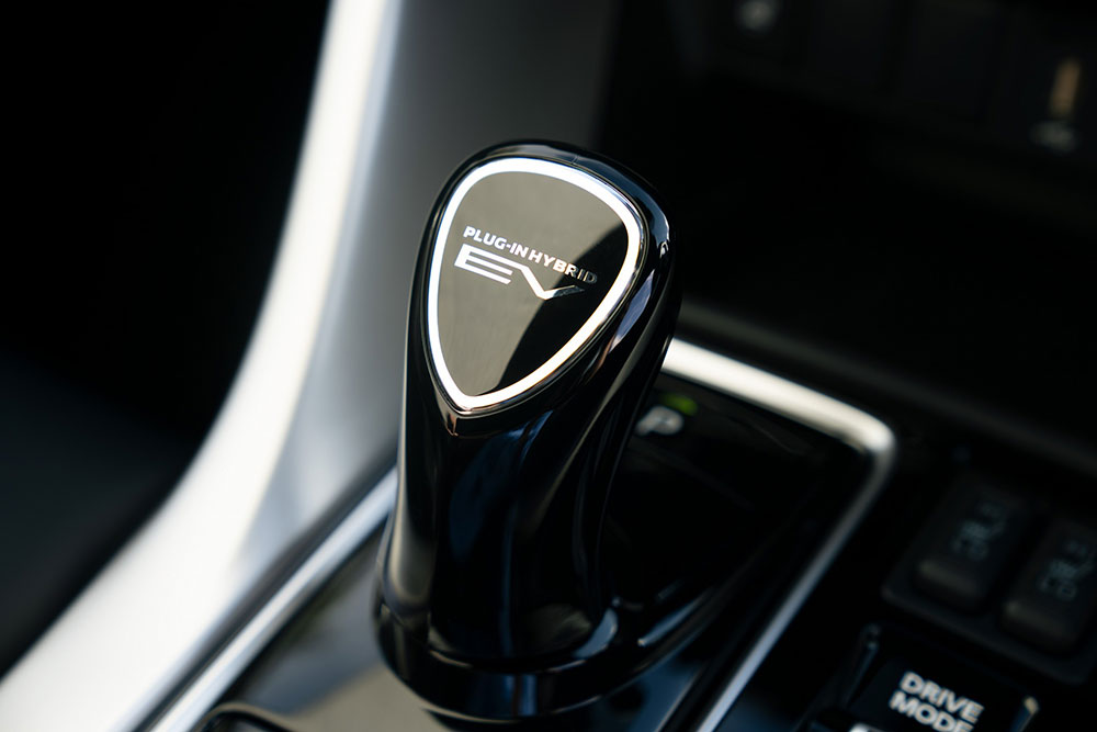 Mitsubishi Eclipse Cross PHEV 2021 là mẫu SUV vừa dùng động cơ xăng vừa dùng mô-tơ điện Mitsubishi Eclipse Cross PHEV 2021 là mẫu SUV vừa dùng động cơ xăng vừa dùng mô-tơ điện