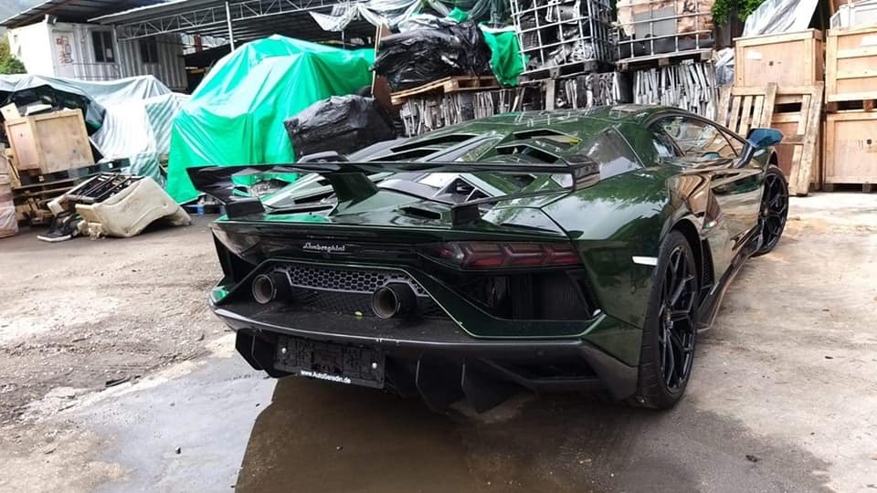 Vẻ đẹp của Lamborghini Aventador SVJ màu xanh Verde Ermes mới về nước Vẻ đẹp của Lamborghini Aventador SVJ màu xanh Verde Ermes mới về nước