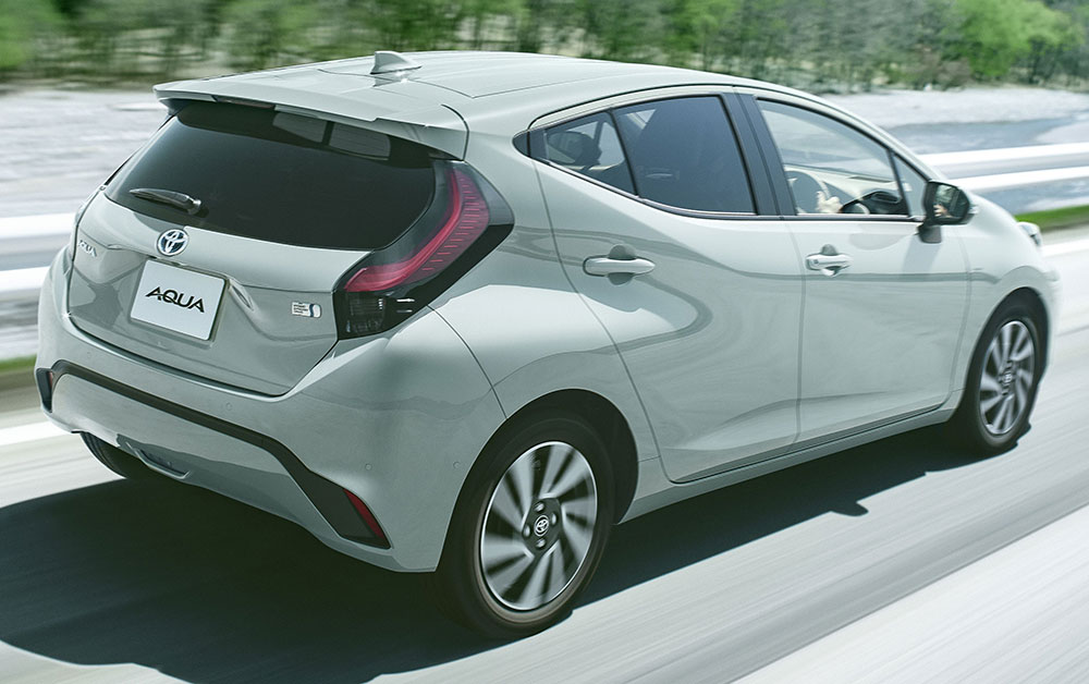 Toyota Prius c 2021 dùng hệ truyền động hybrid với 2 mô-tơ điện Toyota Prius c 2021 dùng hệ truyền động hybrid với 2 mô-tơ điện