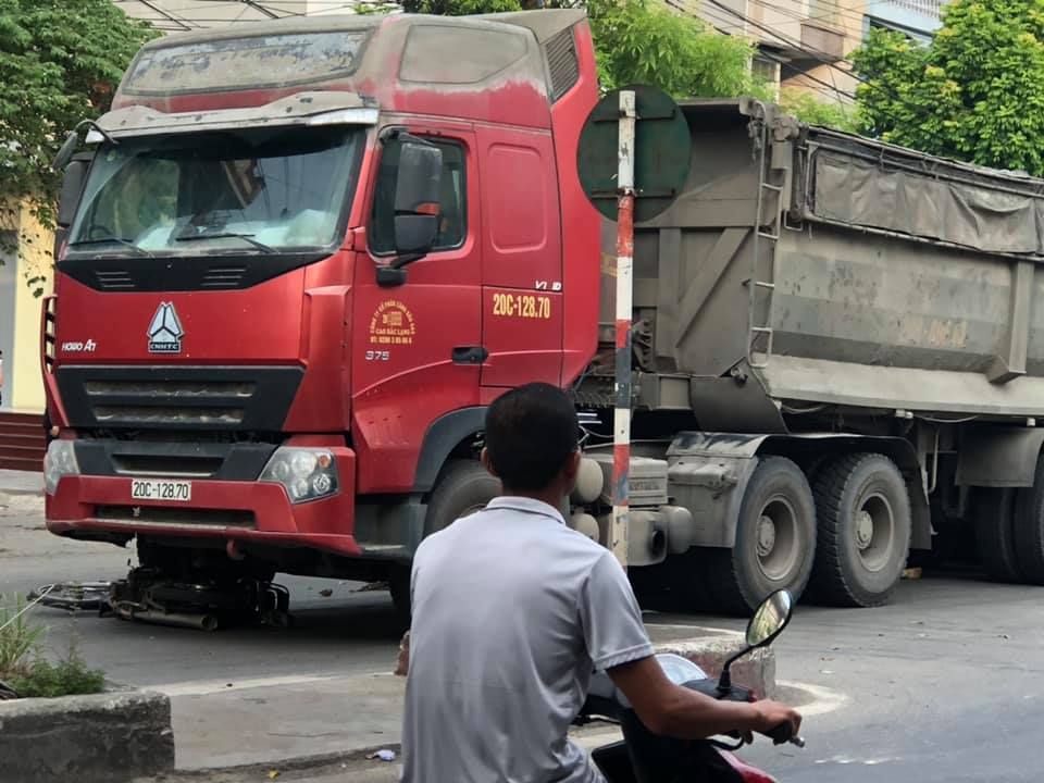 Chiếc xe máy bị hư hỏng nặng sau vụ tai nạn Chiếc xe máy bị hư hỏng nặng sau vụ tai nạn
