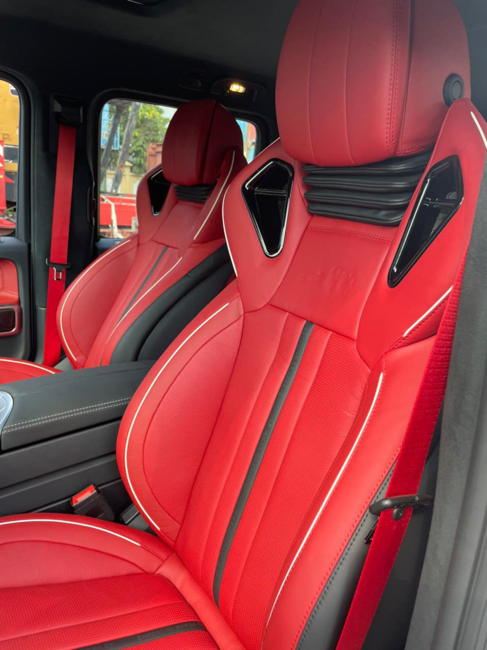 Nội thất của xe Mercedes-AMG G63 40th Years Of Legend Nội thất của xe Mercedes-AMG G63 40th Years Of Legend