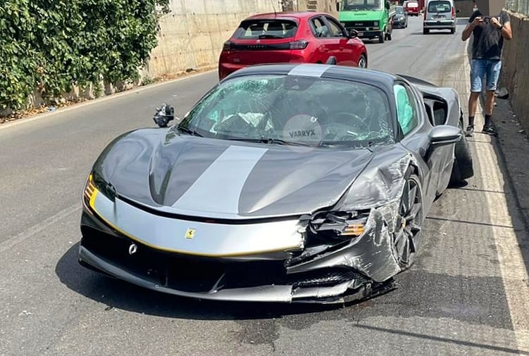 Chiếc xe Ferrari SF90 Stradale bị hư hỏng rất nghiêm trọng Chiếc xe Ferrari SF90 Stradale bị hư hỏng rất nghiêm trọng