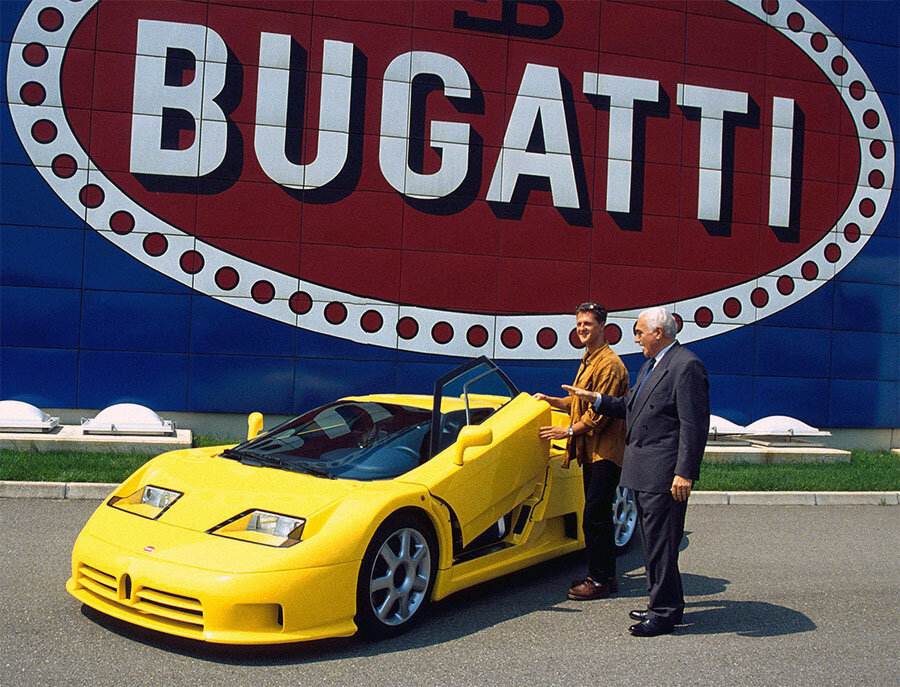 Michael Schumacher nhận bàn giao chiếc xe Bugatti EB110 SS Michael Schumacher nhận bàn giao chiếc xe Bugatti EB110 SS