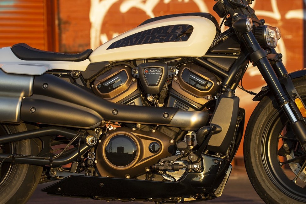 Bình xăng lớn có dung tích 11,8 lít trên Harley-Davidson Sportster S 2021