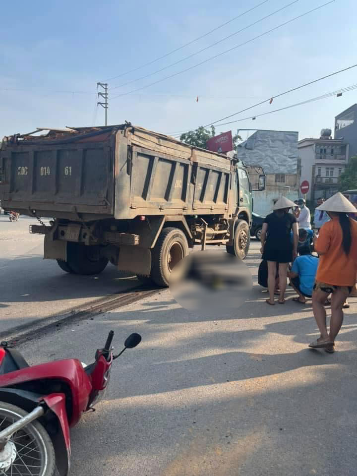 Hiện trường vụ tai nạn nghiêm trọng tại Vĩnh Phúc Hiện trường vụ tai nạn nghiêm trọng tại Vĩnh Phúc