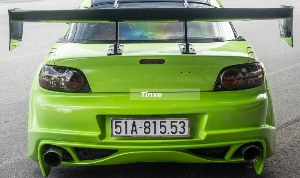 Phần đuôi xe lột xác với body kit Phần đuôi xe lột xác với body kit