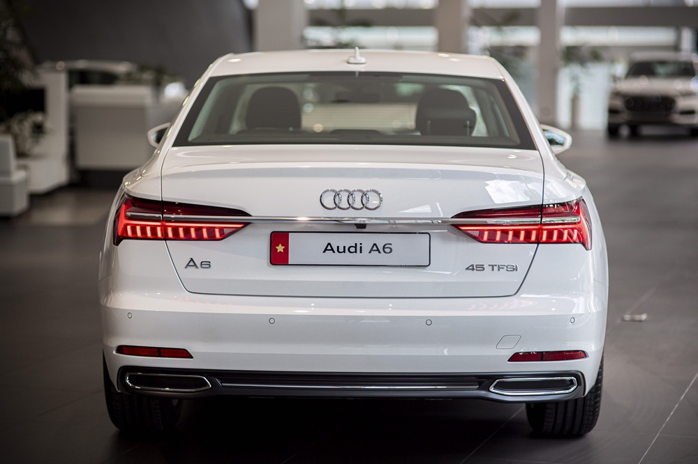 Đuôi xe pháo Audi A6 nổi trội rộng lớn nhờ cụm đèn hậu LED kiến thiết sắc sảo Đuôi xe pháo Audi A6 nổi trội rộng lớn nhờ cụm đèn hậu LED kiến thiết sắc sảo