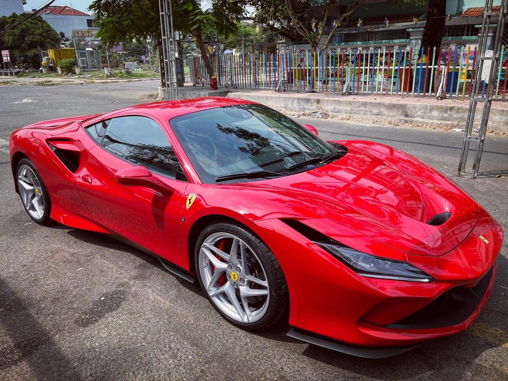 Siêu xe Ferrari F8 Tributo thứ 3 về Việt Nam Siêu xe Ferrari F8 Tributo thứ 3 về Việt Nam