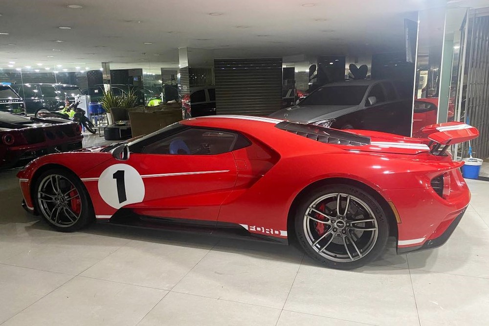Còn đây là phiên bản Ford GT '67 Heritage Edition Còn đây là phiên bản Ford GT '67 Heritage Edition