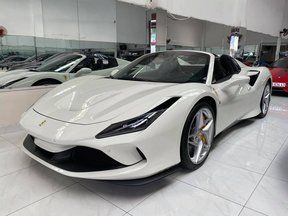 Tiếp theo đó là sự có mặt của chiếc Ferrari F8 Spider trong nước Tiếp theo đó là sự có mặt của chiếc Ferrari F8 Spider trong nước